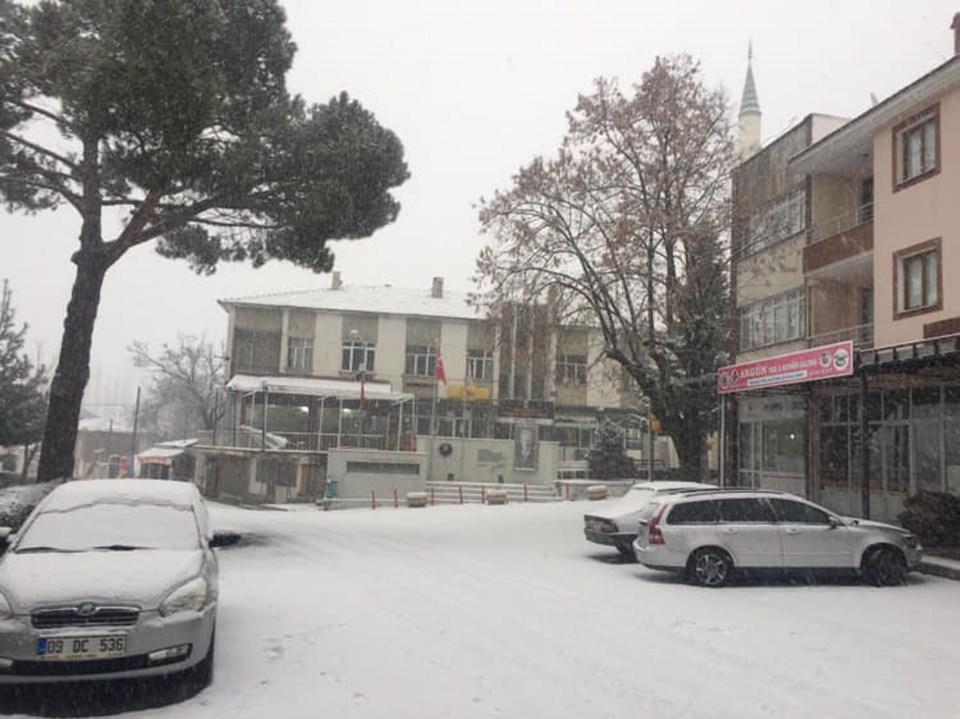 <p>İZMİR</p>
