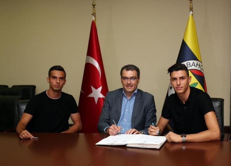 <p><strong>BARIŞ ALICI, BERKE ÖZER</strong></p>

<p>Fenerbahçe'nin yabancı transferlerimde hiç ilgimiz yok. Fenerbahçe’nin transferlerinde Barış, Berke ve Harun transferlerini biz yaptık. Olabiliriz de, 1-2 oyuncu sunduk beğenilmedi, alınmadı. Yapmış olsam, yaptım derim. Benim işim bu. Gerisi Comolli’nin transferleri. Barış ve Berke’yi bir önceki yönetim de takip ediyordu.</p>
