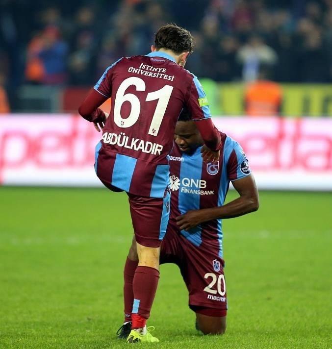 <p><strong>ABDÜLKADİR ÖMÜR</strong></p>

<p>Abdülkadir Ömür var. Açalım bu çocukların önünü. 1 dakika tutmayın. Başaramazsa zaten Trabzonspor'a geri gelir.</p>
