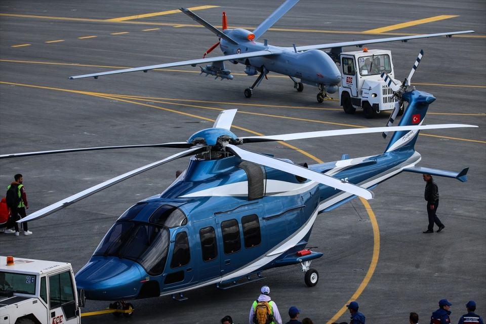 <p><strong>ÖZELLİKLER:</strong></p>

<p>Yüksek Sıcaklık ve İrtifa Performansı<br />
Çoklu Görev Kabiliyeti<br />
Geniş Kabin Hacmi<br />
Gelişmiş Aviyonik Sistemler ve Full Glass Kokpit<br />
Katlanabilir İniş Takımı</p>
