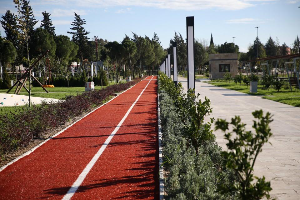 <p>Mahmut Çelikcan, göreve geldiği 2009'dan bu yana yeşil alana ve ağaçlandırma çalışmalarına çok önem verdiklerini dile getirerek, bu alanda yüzde 300'lük bir gelişim sağladıklarını vurguladı.</p>
<p> </p>