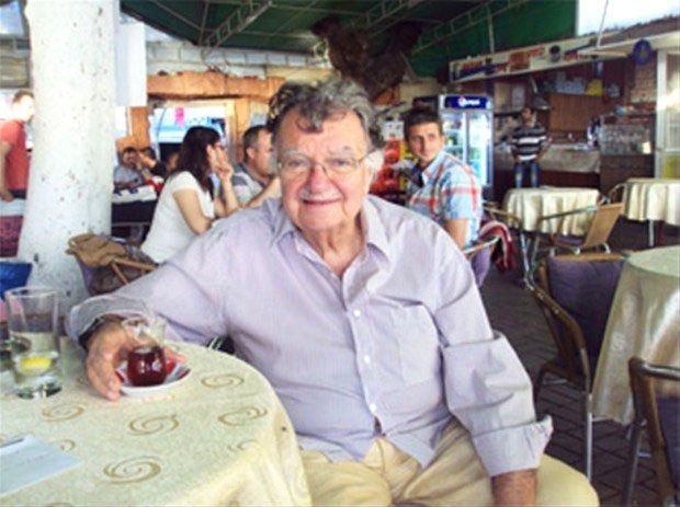 <p>Kapıcılar Kralı, Baba Bizi Eversene, Ah Güzel İstanbul, Tosun Paşa ve Hababam Sınıfı en bilinen filmleri arasında. Usta oyuncu 2006 yılında emekli olmasına rağmen çeşitli projelerde konuk oyuncu olarak yer aldı. 2007 yılında Beyaz Melek'te Yaşar Hoca karakterine can verdi.</p>