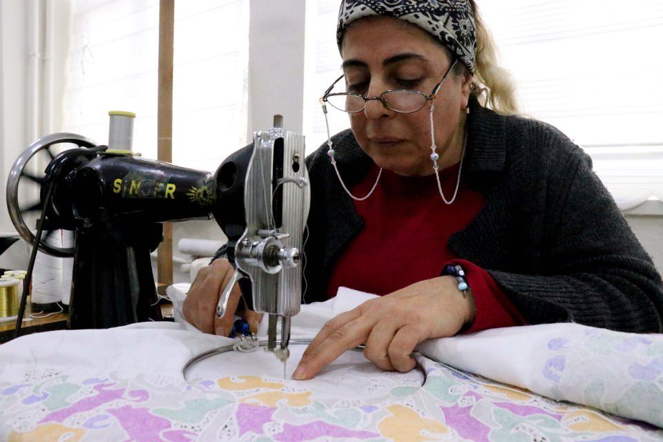 <p>Çalışmayı yaparken kentin dokusuna uygun yapılardan motifler seçtiklerini anlatan Sukuti, özellikle Ulu Cami'deki figürleri kullandıklarını belirterek, şunları dile getirdi:</p>
<p> </p>