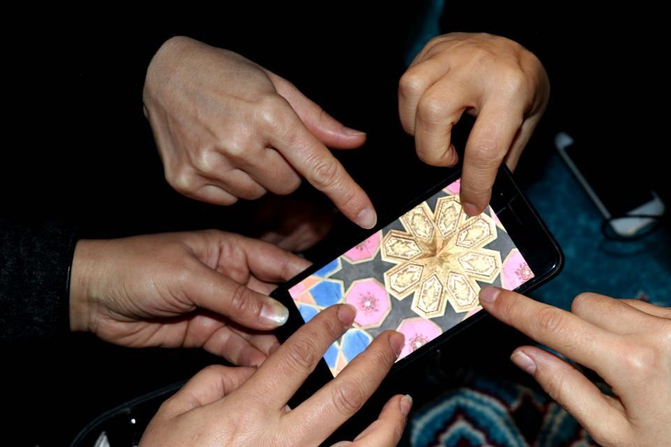 <p>Taştan, kumaşa medeniyetlerin modaya aktarıldığı hazırlanacak özel koleksiyonun Türkiye'nin yanı sıra yurt dışında düzenlenecek defilelerle podyumda tanıtılması hedefleniyor.</p>
<p> </p>