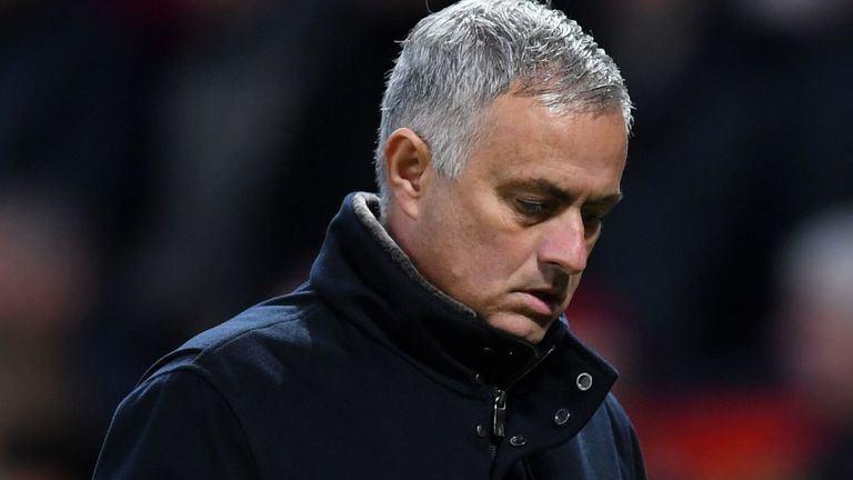 <p>İngiltere Premier Lig ekiplerinden Manchester United, teknik direktör Jose Mourinho ile yollarını ayırdı.</p>

<p> </p>
