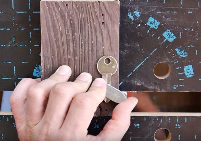 <p>Eğer anahtarlığınız kalabalıksa eve geldiğinizde hep aynı sorun ile karşılaşırsınız.</p>
