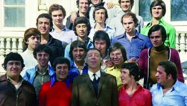 <p>Yeşilçam'ın en sevilen filmlerinden olan Hababm Sınıfı'nın yan karakterleri de başrol oyuncuları kadar sevildi.</p>