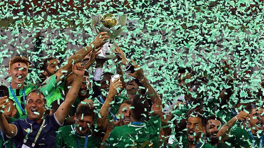 <p>Galatasaray ile Akhisarspor arasında oynanan TFF Süper Kupa mücadelesinde Video Yardımcı Hakem (VAR) sistemi ilk kez uygulandı. Akhisarspor, normal süresi ve uzatma bölümü 1-1 sona eren maçta penaltılarda Galatasaray'a 5-4 üstünlük sağlayarak TFF Süper Kupa'nın sahibi oldu.</p>

<p> </p>
