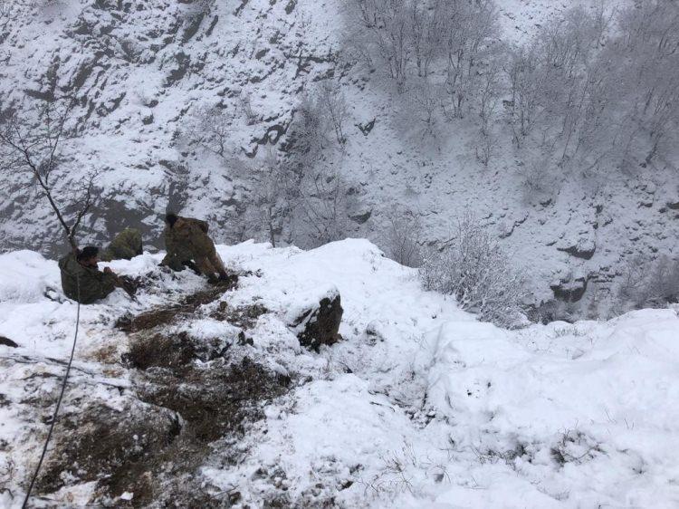 <p>Tunceli'de bir mağarada sıkıştırılan ve 9 gündür sağ yakalanmaları için ikna edilmeye çalışılan tüm teröristlerin etkisiz hale getirildiği bildirildi.</p>
