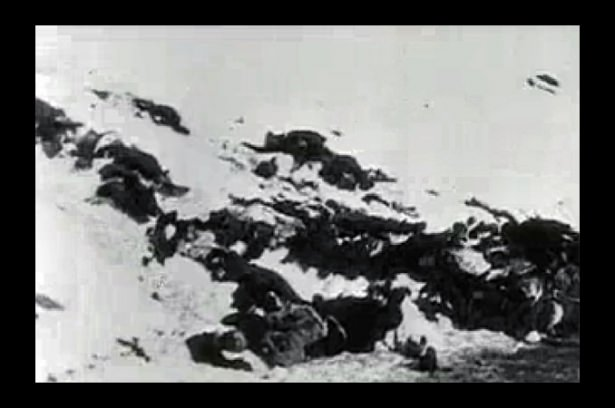 <p>30 Aralık ve sonrası:Kuşatma harekâtında inisiyatif el değiştirdi. Türk kuvvetlerinin yaptığı tüm taarruzlar, Ruslar tarafından durduruldu. Ruslar karşı taarruz, Türk ise geri çekilmek için hazırlıklara başladı.</p>
<p> </p>