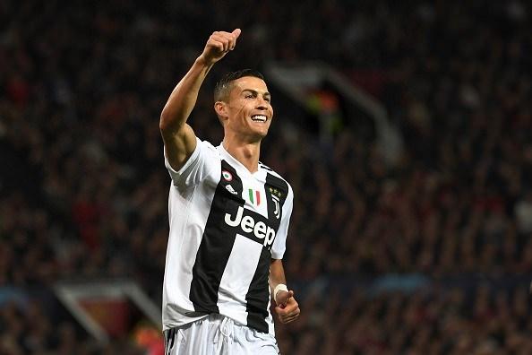 <p>Dünyaca ünlü Portekizli futbolcu Cristiano Ronaldo, İspanya'nın Real Madrid ekibinden İtalya'nın Juventus takımına transfer oldu.</p>

<p> </p>
