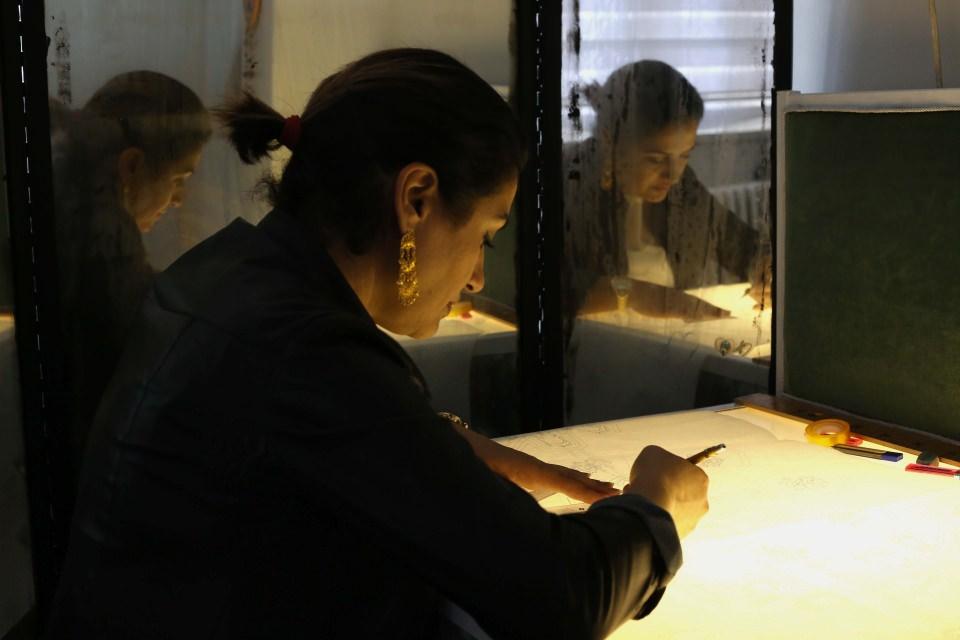 <p>Proje kapsamında 20 kişilik araştırma ekibi ile 2 yıldır sahada olduklarını belirten Eronat, "Diyarbakır açık hava müzesi konumunda olan bir şehir. Her tarafında tarih ve yaşanmışlık var. Geçmişi geleceğe aktarma gayesi içerisindeyiz. Kurum olarak da bunu çok iyi yaptığımızı düşünüyoruz." dedi.</p>
<p> </p>