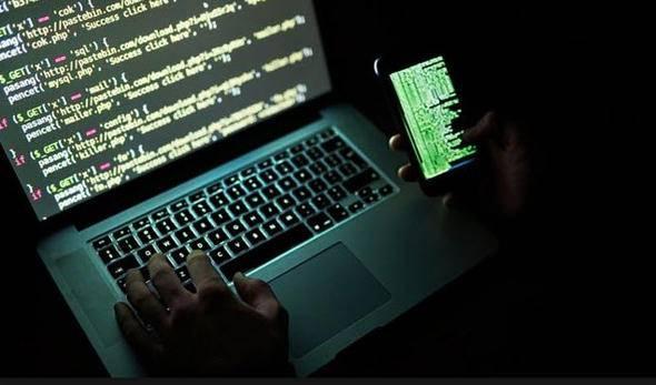<p>Söz konusu e-posta mesajları MS Office 97-2003 dosyalarını ekinde barındırıyor ve kullanıcıları makroları aktif hale getirmeye zorluyor. Hemen arkasından bulaşma gerçekleşiyor.</p>
<p> </p>
