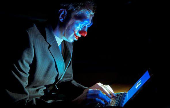 <p>Sistemde güvenlik yazılımı olduğunu algılarsa bir dizi script çalıştırıyor ve son bir PowerShell paketiyle sistemde suistimale açık bir arka kapı bırakıyor.</p>
<p> </p>