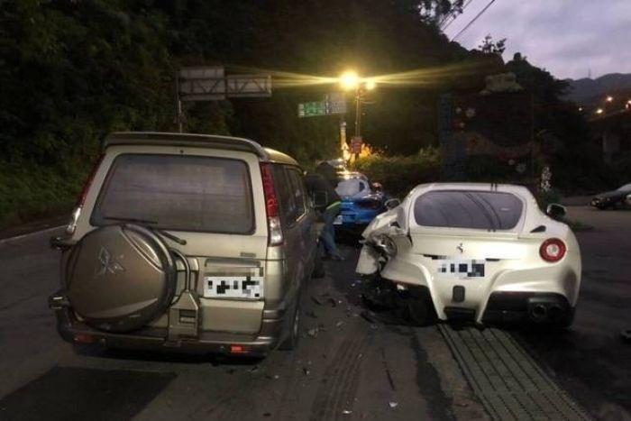 <p>Tayvan'da park halindeki 4 Ferrari'ye çarparak büyük  hasara neden olan bir adam için yardım kampanyası başlatıldı.</p>

