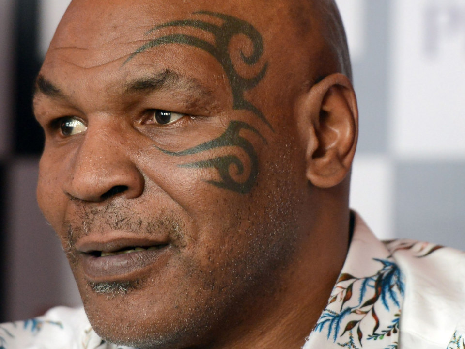 <p>Mike Tyson</p>

<p>Boks</p>

<p>700 milyon dolar</p>

<p> </p>

<p> </p>
