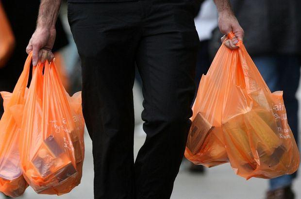 <p>Market alışverişlerinde plastik poşetler ücretli hale gelecek. Poşetlerden alınacak ücret 25 kuruş olarak belirlendi.</p>
