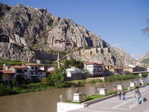 <p>Amasya</p>

<p>FB: % 34<br />
GS: % 31<br />
BJK: % 21</p>
