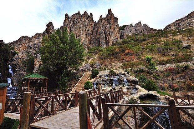<p>Malatya</p>
<p> </p>
<p>GS: % 37</p>
<p> </p>
<p>FB: % 24</p>
<p> </p>
<p>Malatyaspor: % 20</p>