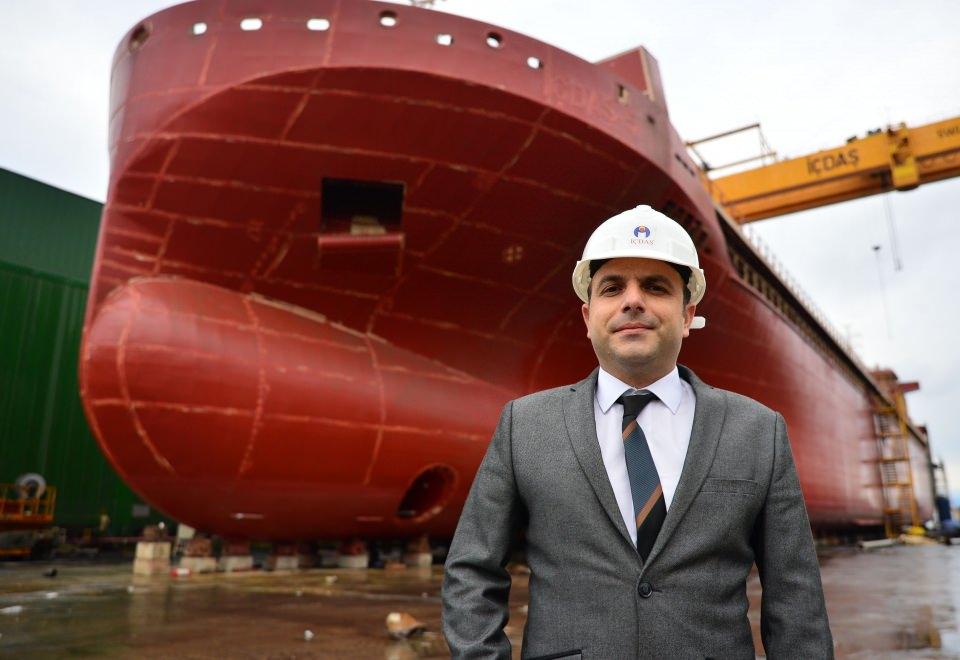 <p>Danimarka, Almanya ve Kanada'daki d&uuml;nyanın &ouml;nde gelen armat&ouml;rlerine siparişle gemi &uuml;reten firma, Amerika ve Avrupa'nın bir&ccedil;ok &uuml;lkesinden gelen talepler doğrultusunda iş bağlantısı i&ccedil;in g&ouml;r&uuml;şmelerini s&uuml;rd&uuml;r&uuml;yor.&nbsp;</p>

<p>&nbsp;</p>
