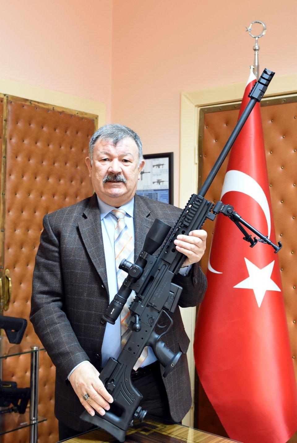 <p>Yine kullanıcıya göre ayarlanabilen yanaklık ve kabzaya sahip tüfeğe dürbün, gece görüş sistemleri ve lazer de takılabiliyor.</p>

<p> </p>
