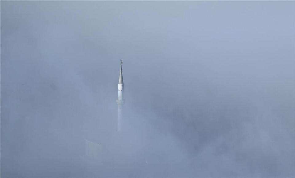 <p>Bolu Dağı'nda sis g&uuml;zel g&ouml;r&uuml;nt&uuml;ler oluşturdu</p>

<p>Bolu Dağı'nın eteklerinde adeta sisten bir denizi andıran sis bulutu g&uuml;zel g&ouml;r&uuml;nt&uuml;ler oluşturdu. ( &Ouml;mer &Uuml;rer - Anadolu Ajansı )</p>

<p>&nbsp;</p>
