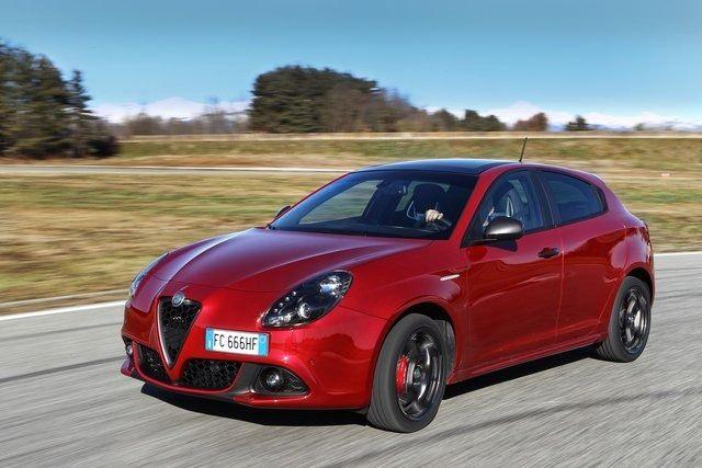 <p><strong>Alfa Romeo</strong></p>

<p>Alfa Romeo, kompakt sınıf temsilcisi Giulietta modeli için yılın son kampanyasını hayata geçirdi. Aralık ayı kampanyası kapsamında 120 HP güç ve 320 Nm tork üreten, 1.6 litrelik Multijet II turbo dizel motor ve TCT çift kavramalı otomatik şanzımana sahip Giulietta Progression, 139 bin 900 TL fiyatla satışa sunuluyor. </p>
