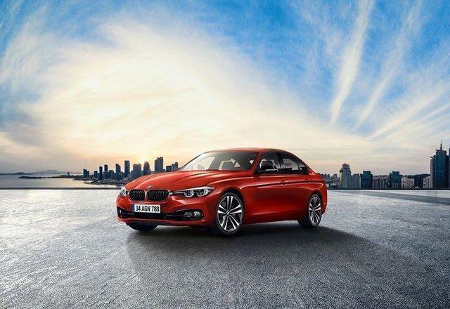 <p><strong>BMW</strong></p>
<p>BMW’nin Aralık ayı kampanyasında BMW 318i, 320d, 418i Coupé ve 418i Gran Coupé için yüzde 15 ÖTV indirimine ek olarak 190 bin TL peşin ödeme yapılması durumunda, peşinat ile anahtar teslim fiyat arasındaki bedel için 0 faiz ile 6 ay sonra ödemeli ya da aynı tutar için 12 ay yüzde 0 faizli kredi imkânı tanınıyor.</p>
