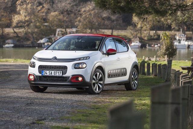 <p>Markanın C3, C-Elysée, Jumpy ve Jumper modellerinde 40 bin TL’ye 12 ay yüzde 0 faiz sunulurken, C3 Aircross, Yeni C4 Cactus, Berlingo Combi ve Berlingo Maxi Panelvan modellerinde ise 50 bin TL’ye 12 ay yüzde 0 faiz sunuluyor. C4 Picasso modellerinde de 60 bin TL için 12 ay yüzde 0 faiz seçeneği var. </p>