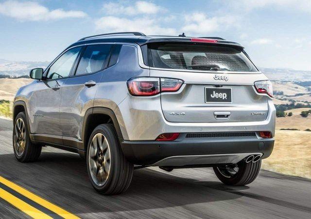 <p>Jeep Compass modeli ise 1.4 litrelik 170 beygir güç üreten motoru ile birlikte sunduğu 9 ileri otomatik şanzıman ve 4 tekerden çekiş sistemine sahip Limited versiyonunda 45 bin TL indirim sunuyor. </p>
<p> </p>
<ul>
</ul>
<ul>
</ul>