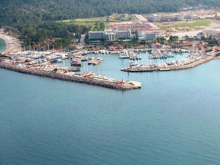 <p>YALOVA </p>

<p>%35 Fenerbahçe <br />
%34 Galatasaray <br />
%25 Beşiktaş.</p>
