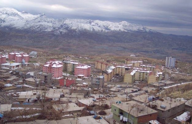 <p>ŞIRNAK </p>

<p>%39 Galatasaray <br />
%35 Fenerbahçe <br />
%19 Beşiktaş.</p>
