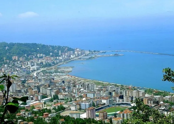 <p>RİZE </p>

<p>%32 Galatasaray <br />
%26 Fenerbahçe <br />
%17 Rizespo.</p>
