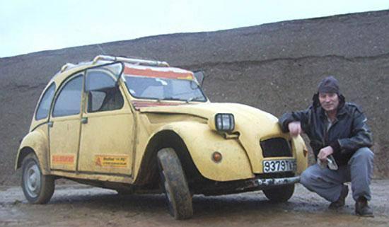 <p><strong>Hurdaydı şimdi ise...</strong></p>

<p>1993 yılında, emekli bir elektrikçi olan Emile Leray Citroen 2CV model aracıyla, tek başına Afrika’daki Moroccan Çölü’nü geçmek üzere bir maceraya çıktı.</p>

<p> </p>
