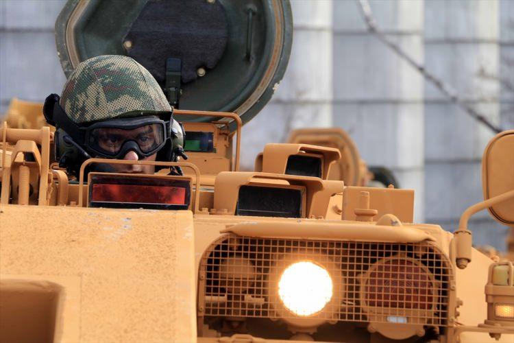 <p><strong>ÇANKIRI'DAN HATAY'A SEVKİYAT</strong></p>

<p>Dün Çankırı'da 28. Mekanize Piyade Tugayından 60 ZPT (Zırhlı Personel Taşıyıcı) sevkiyatı için çalışmalar tamamlandı. </p>
