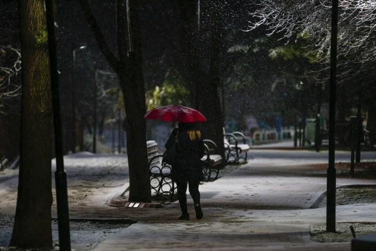 <p>SAMSUN</p>

<p>Samsun'un 4 ilçesinde etkili olan kar yağışı ve olumsuz hava koşulları nedeniyle eğitime 1 gün ara verildi.</p>
