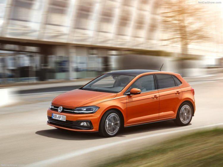<p>Polo'nun kaputunun altında Euro 6 normlarını karşılayan 65 HP ile 150 HP arasında değişen güçlere sahip motorlar görev yapacak. VW Polo'da bu sınıfta bir ilk olarak sıkıştırılmış doğal gaz sistemine(CNG) sahip 1.0 TGI adı verilen, 90 HP güç üreten bir motor da sunuluyor. </p>

<p> </p>
