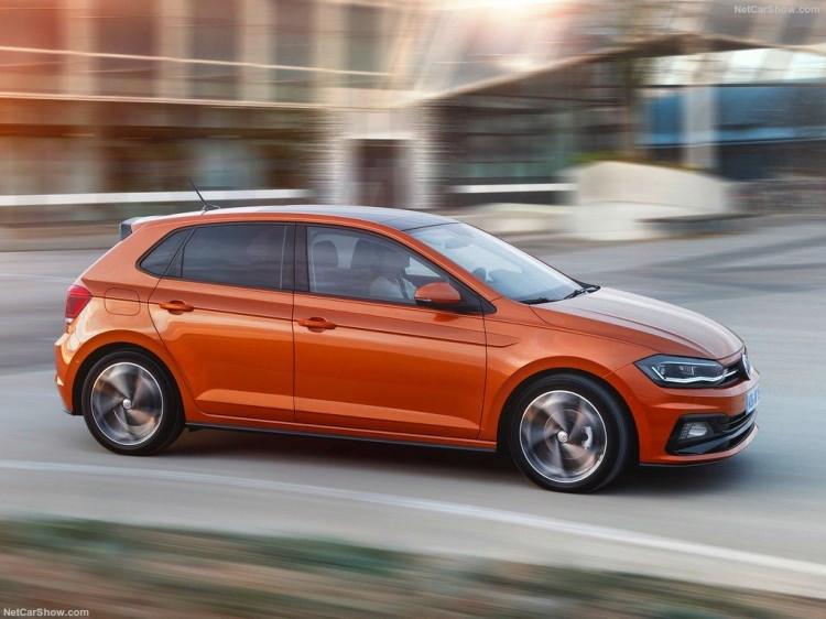 <p>Toplamda 4 benzinli ve 2 dizel motor seçeneği olacak Polo'da çift kavramalı DSG şanzıman da seçenekler arasında olacak. Modelin performanslı versiyonu GTI'da ise artık 200 HP güç üreten 2,0 lt'lik TSI motor kullanılacak.</p>
<p> </p>