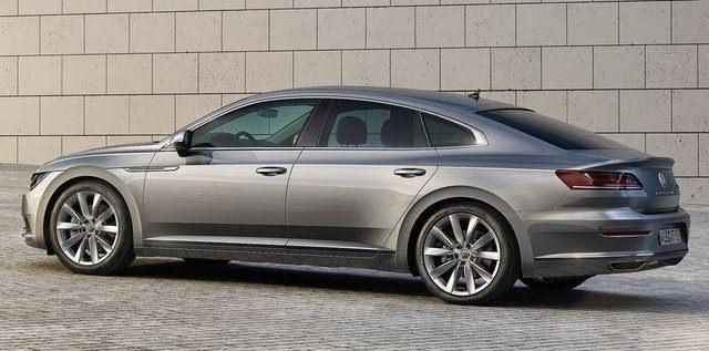 <p>Toplam 4.8 metrelik boyuyla Passat’tan yaklaşık 10 cm daha uzun olan Arteon, aynı zamanda 563 lt-1.557 lt arasında değişen bagaj hacmiyle de sınıfının en yüksek değerlerinden birini sunuyor. </p>
<p> </p>