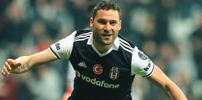 <p>Geçen yıl Beşiktaş'ta forma giyen Sırp futbolcu Dusco Tosic hakkında, 5 Şubat 2017'de Beşiktaş-Fenerbahçe arasında yapılan Ziraat Türkiye Kupası maçında kırmızı kart gördüğü halde başka bir kişinin akreditasyon kartıyla saha kenarında maçı izlemesi  üzerine soruşturma başlatıldı. Başsavcılık, soruşturma kapsamında 25 Ekim 2017'de ifadesine başvurduğu Tosic ile ilgili suç unsurları oluşmadığından mart ayında takipsizlik kararı verdi.</p>

<p> </p>

<p> </p>
