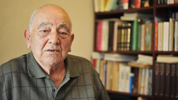 <p>KEMAL KARPAT</p>
