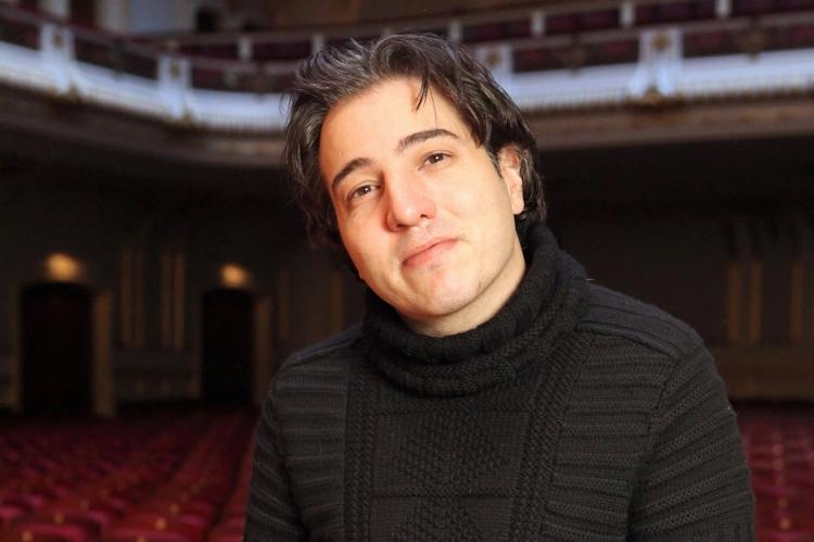 <p>Ünlü piyanist Fazıl Say, sanatla ilgili bir paylaşım yaptığında Instagram beğenilerinin düştüğünü söyledi. Bu yazıya, Hakan Hatipoğlu'ndan, 'Benim de Kandil paylaşımlarımda böyle oluyor.' açıklaması geldi. Say ise Hakan'a, 'Siz ne işle uğraşıyorsunuz?' sorusunu yöneltti.</p>