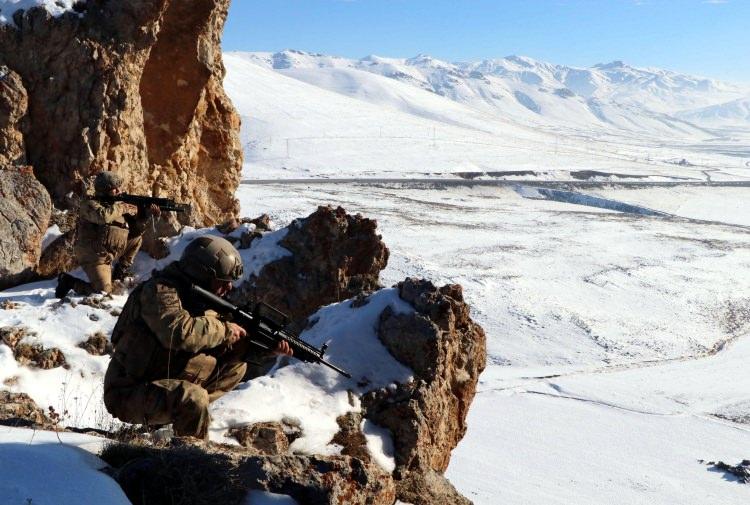 <p>Buradaki tek amacımız halkımızın huzur ve güvenliğini sağlamaktır. Mücadelemiz son terörist etkisiz hale getirilene kadar azim ve kararlılıkla devam edecektir" dedi.</p>
