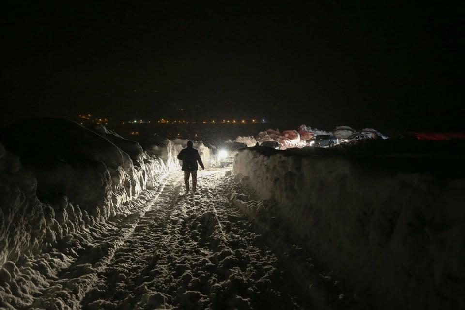 <p>İçişleri Bakanı Süleyman Soylu, Hakkari'nin Yüksekova ilçesinde Evliyetepe Üs Bölgesini ziyaret etti. </p>
<p> </p>