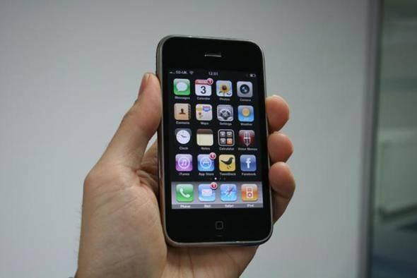 <p>iPhone 3G </p>

<p>Apple'ın yıllar önce satışa sunduğu ve tasarımı oldukça beğenilen telefonu. Halihazırda artık pek çok uygulamayı çalıştırmıyor; Apple çoktan fişini çekti bile!</p>

<p> </p>
