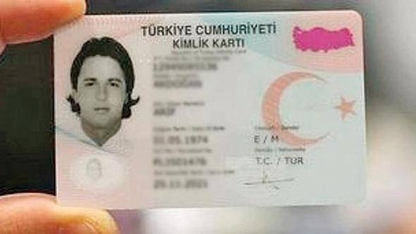 <p><strong>PIN değiştirme ve kart kontrol işlemleri nasıl yapılır? </strong></p>
<p>Kart sahipleri tarafından KIOSK'larda PIN değiştirme, PIN bloke kaldırma, kişisel mesaj değiştirme ve kart kontrolü işlemleri gerçekleştirilir.</p>