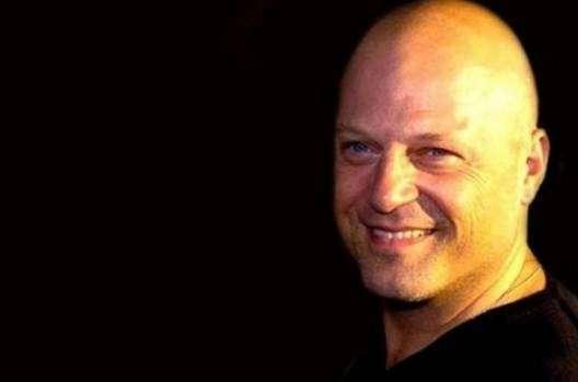 <p><strong>Michael Chiklis</strong></p>
