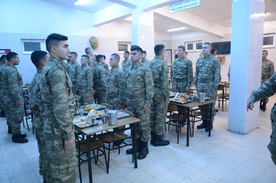 <p><strong>"Hudutlar vatanın namusudur"</strong></p>
<p>3. Hudut Taburu 2. Hudut Bölüğü Şehit Piyade Er İsmet Bulut Hudut Karakolu 3. Hudut Mangası Tim Komutanı Berke Tomruk ise hudutta görev yapmanın önemine değinerek, "Hudutta görev yapmanın en büyük zorlukları, en küçük hatanın canına mal olmasıdır, bunun bilincinde olarak görevimizi layıkıyla yerine getirmeye çalışıyoruz. </p>