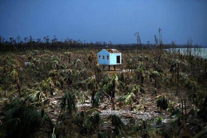 <p>Bahamalar'da Dorian Kasırgası sırasında zarar görmüş bir ev. Kasırganın Eylül'de vurduğu Bahamalar'da en az 43 kişi hayatını kaybetti, hâlâ kayıp olan onlarca kişi var.</p>
