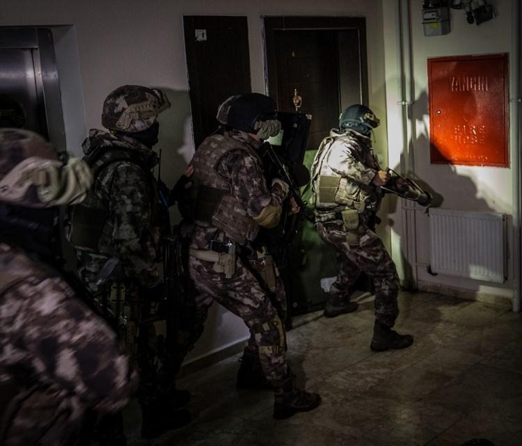 <p>Ankara'da bin polisin katılımıyla operasyon gerçekleştirildi.</p>